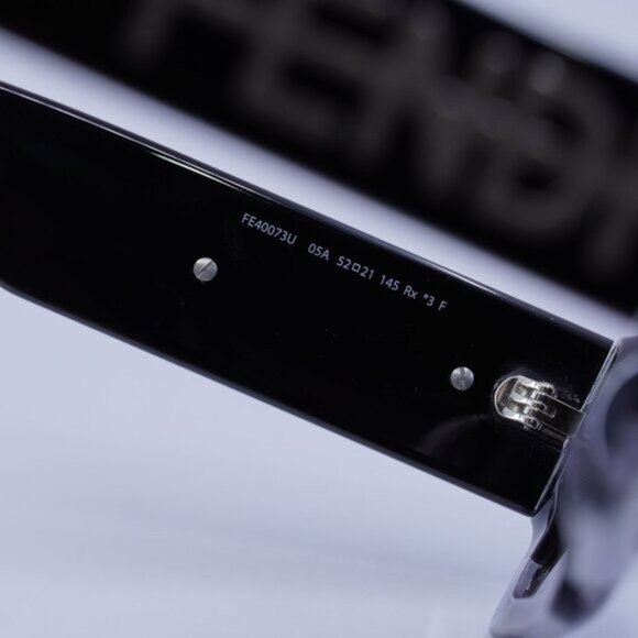 Fendi FE40073U 05A Sunglasses Black Rectangle Frame, Grey Lenses main image 7